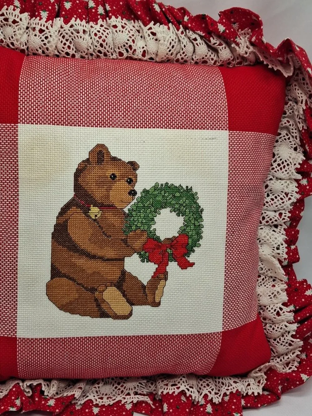 Cross Stitch CHRISTMAS Bear & Wreath  Needlepoint PILLOW 18